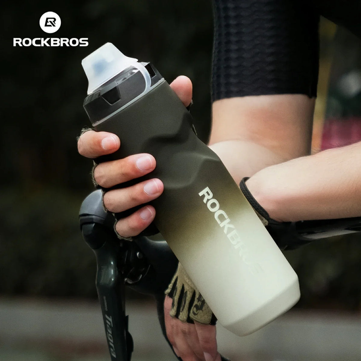 Fietsbidon 600/750 ml met afsluitbare trektuit