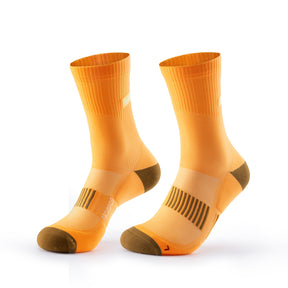 Oranje ROCKBROS compressiesokken op witte achtergrond