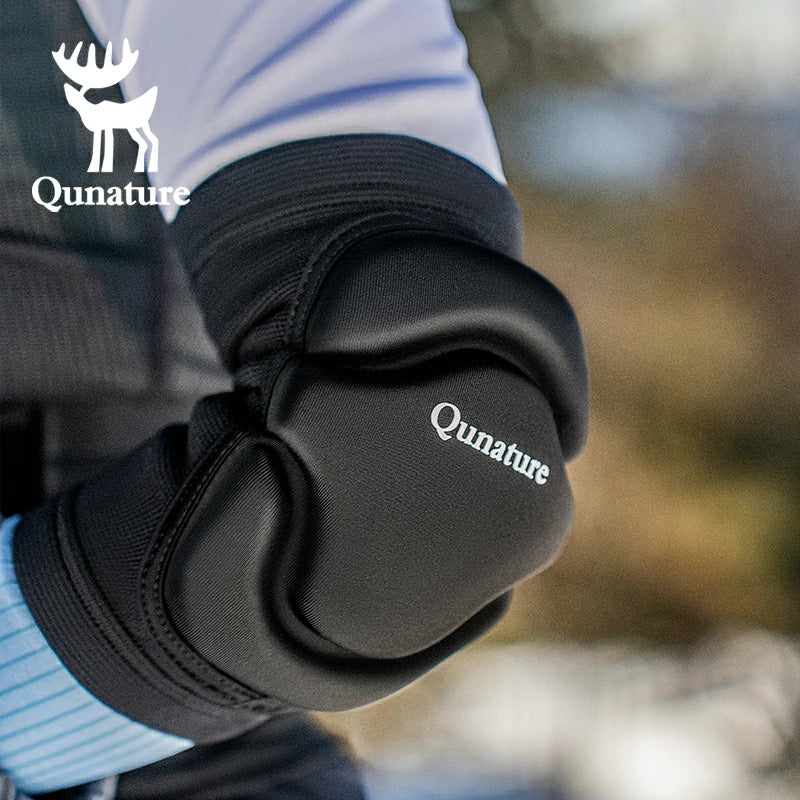 A person wearing a pair of black elbow pads